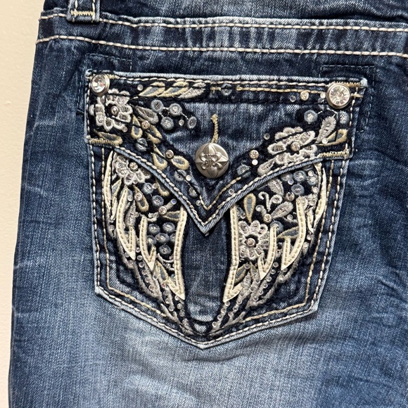 Miss Me 29 Capri's #M3123P Embroidered Embellished Metallic Angel Wing Pockets - Picture 7 of 15